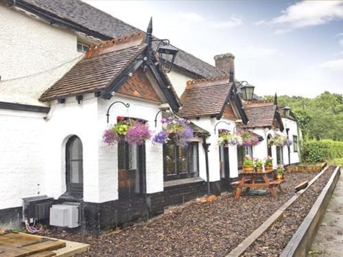 The May Garland Inn Hellingly Екстериор снимка