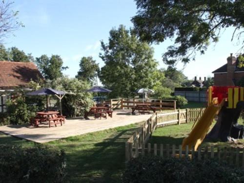 The May Garland Inn Hellingly Екстериор снимка