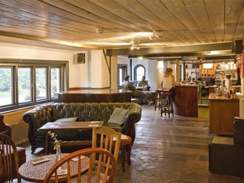 The May Garland Inn Hellingly Екстериор снимка