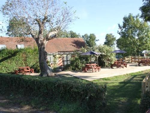 The May Garland Inn Hellingly Екстериор снимка