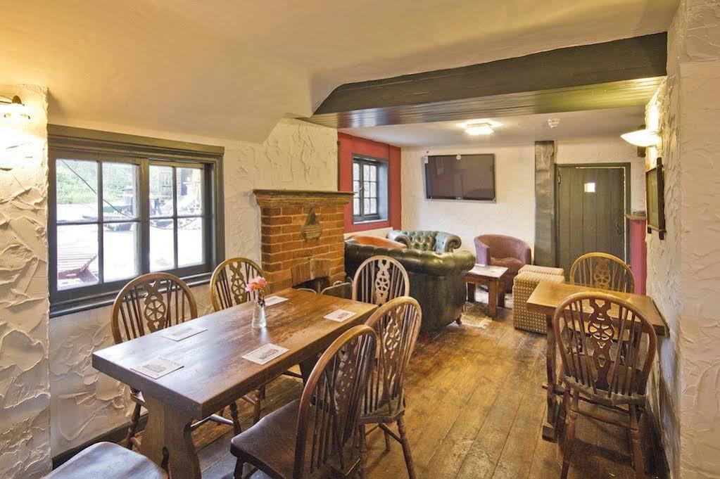 The May Garland Inn Hellingly Екстериор снимка